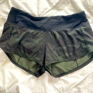 Lululemon Camo Speed Up lined short 2.5”